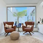 Golfinho, With Heated Pool, Rooftop Lounge And Ocean Views *