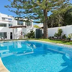 Golfinho, With Heated Pool, Rooftop Lounge And Ocean Views
