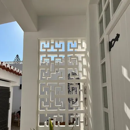 Golfinho, With Heated Pool, Rooftop Lounge And Ocean Views