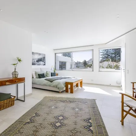 Golfinho, With Heated Pool, Rooftop Lounge And Ocean Views Luz