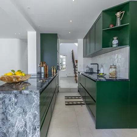 Golfinho, With Heated Pool, Rooftop Lounge And Ocean Views