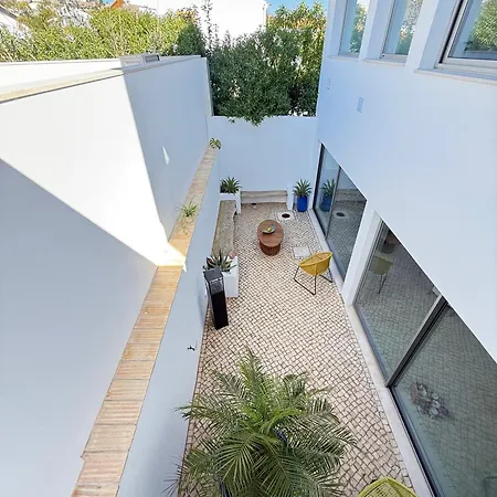 Golfinho, With Heated Pool, Rooftop Lounge And Ocean Views