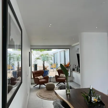 Golfinho, With Heated Pool, Rooftop Lounge And Ocean Views * Luz