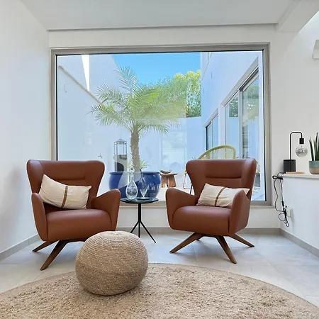 Golfinho, With Heated Pool, Rooftop Lounge And Ocean Views *