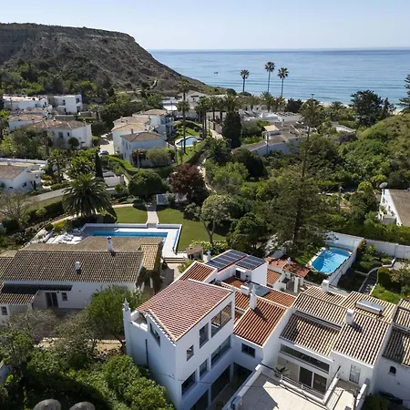 Golfinho, With Heated Pool, Rooftop Lounge And Ocean Views Luz