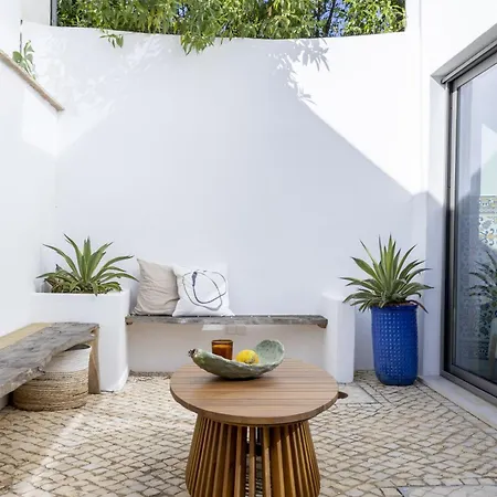 Golfinho, With Heated Pool, Rooftop Lounge And Ocean Views * Luz