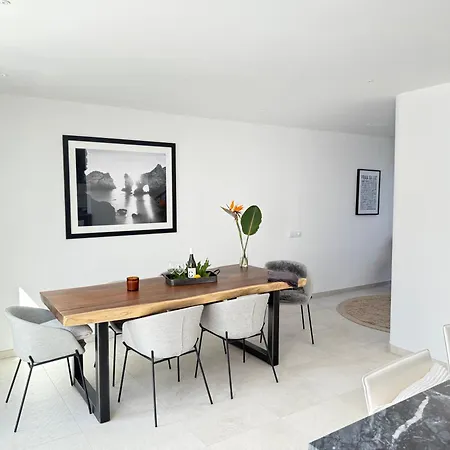 Golfinho, With Heated Pool, Rooftop Lounge And Ocean Views