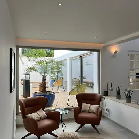 Golfinho, With Heated Pool, Rooftop Lounge And Ocean Views Vila