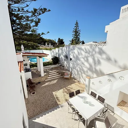 Villa Golfinho, With Heated Pool, Rooftop Lounge And Ocean Views Luz