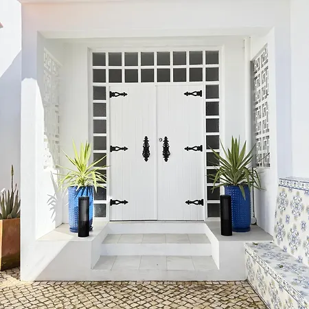 Golfinho, With Heated Pool, Rooftop Lounge And Ocean Views Villa