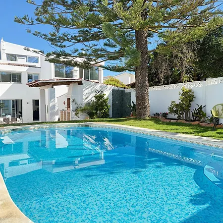 Golfinho, With Heated Pool, Rooftop Lounge And Ocean Views