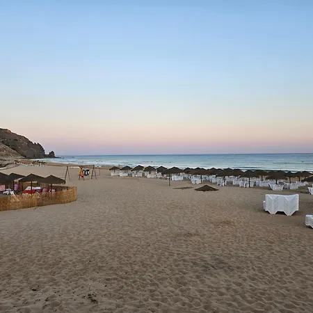 Golfinho, With Heated Pool, Rooftop Lounge And Ocean Views Villa Luz