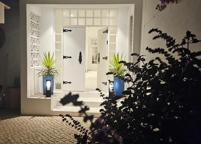 Golfinho, With Heated Pool, Rooftop Lounge And Ocean Views *