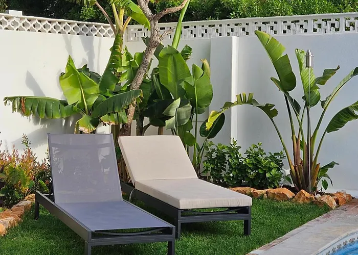 Golfinho, With Heated Pool, Rooftop Lounge And Ocean Views Villa