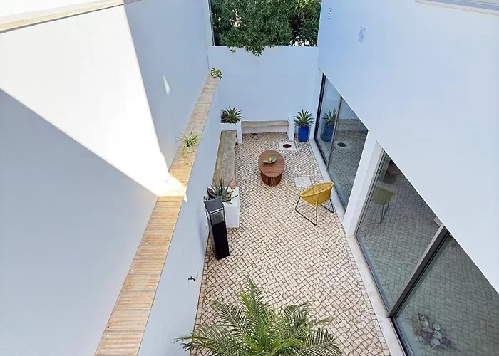 Golfinho, With Heated Pool, Rooftop Lounge And Ocean Views