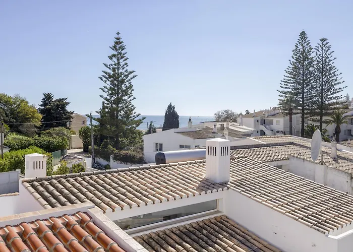 Villa Golfinho, With Heated Pool, Rooftop Lounge And Ocean Views *