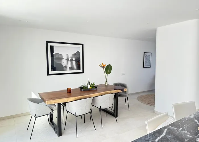 Golfinho, With Heated Pool, Rooftop Lounge And Ocean Views