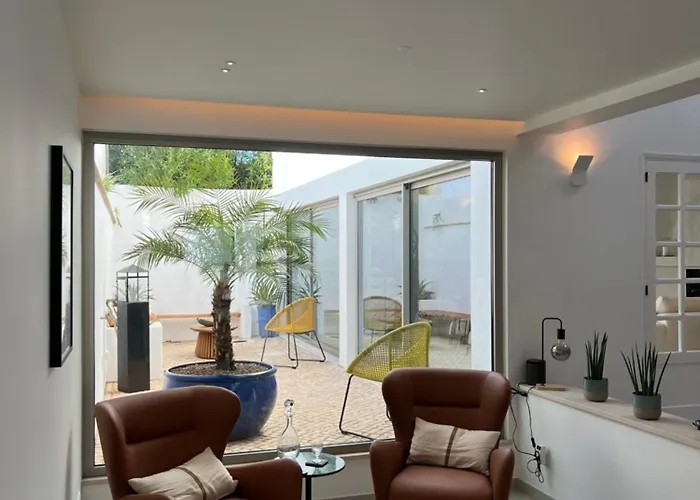 Golfinho, With Heated Pool, Rooftop Lounge And Ocean Views Villa