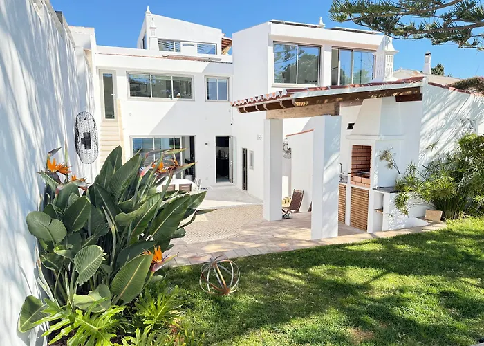 Golfinho, With Heated Pool, Rooftop Lounge And Ocean Views Villa *