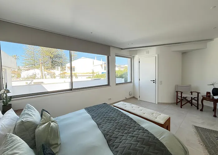 Villa Golfinho, With Heated Pool, Rooftop Lounge And Ocean Views *