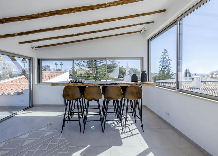 Villa Golfinho, With Heated Pool, Rooftop Lounge And Ocean Views *