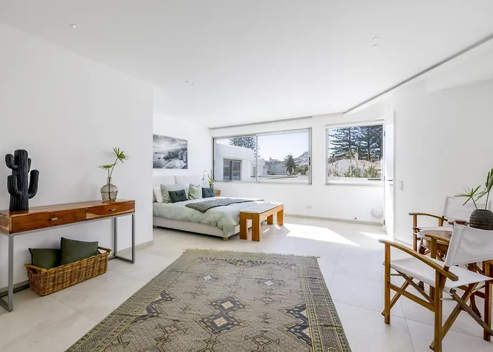 Golfinho, With Heated Pool, Rooftop Lounge And Ocean Views Luz