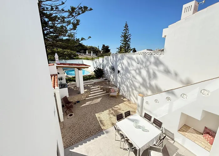 Villa Golfinho, With Heated Pool, Rooftop Lounge And Ocean Views Luz