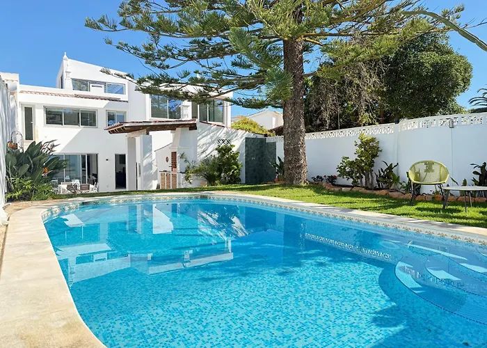 Golfinho, With Heated Pool, Rooftop Lounge And Ocean Views