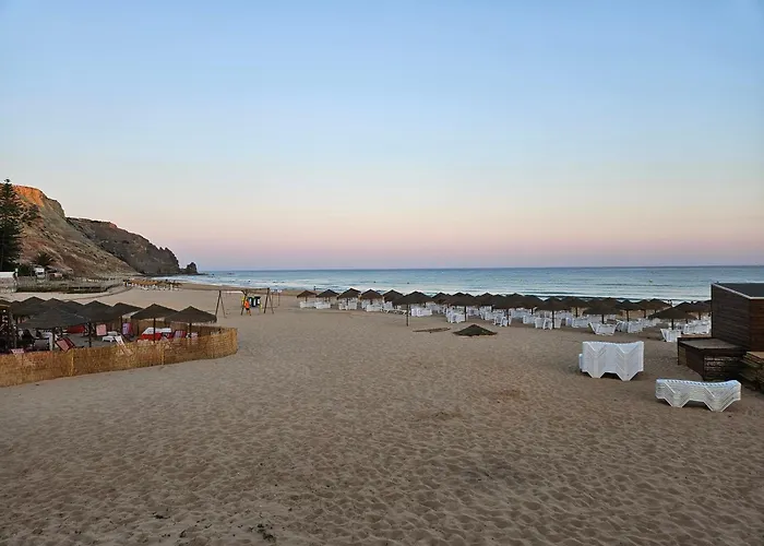 Golfinho, With Heated Pool, Rooftop Lounge And Ocean Views Villa Luz