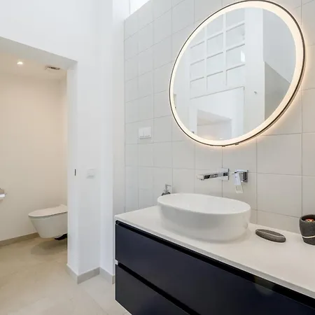 Golfinho, With Heated Pool, Rooftop Lounge And Ocean Views * Senhora da Luz