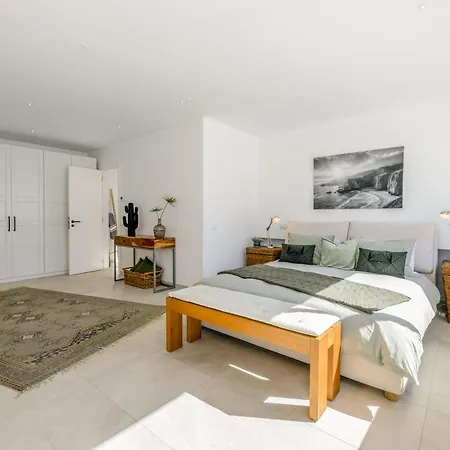 Golfinho, With Heated Pool, Rooftop Lounge And Ocean Views וילה Senhora da Luz