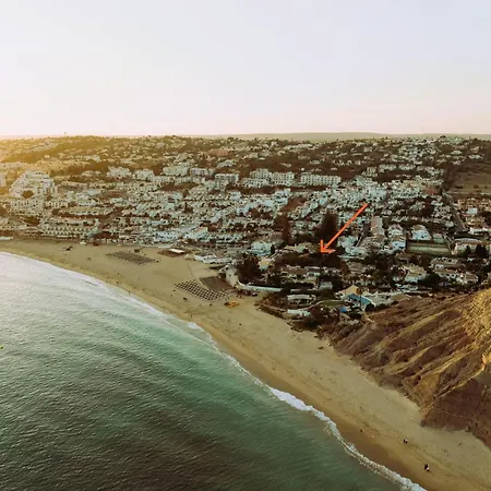 Golfinho, With Heated Pool, Rooftop Lounge And Ocean Views וילה